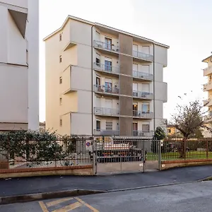 Quiet And Bright Flats With Balcony Apartament Piza